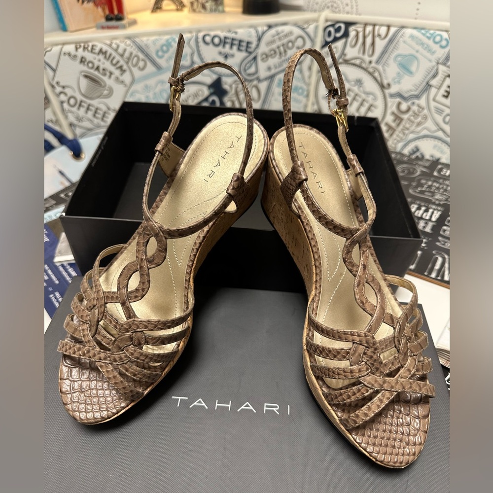 Tahari Wedge Sandals EUC Sz 8.5